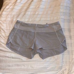 Lululemon Speed it up short 2.5 inch size 6